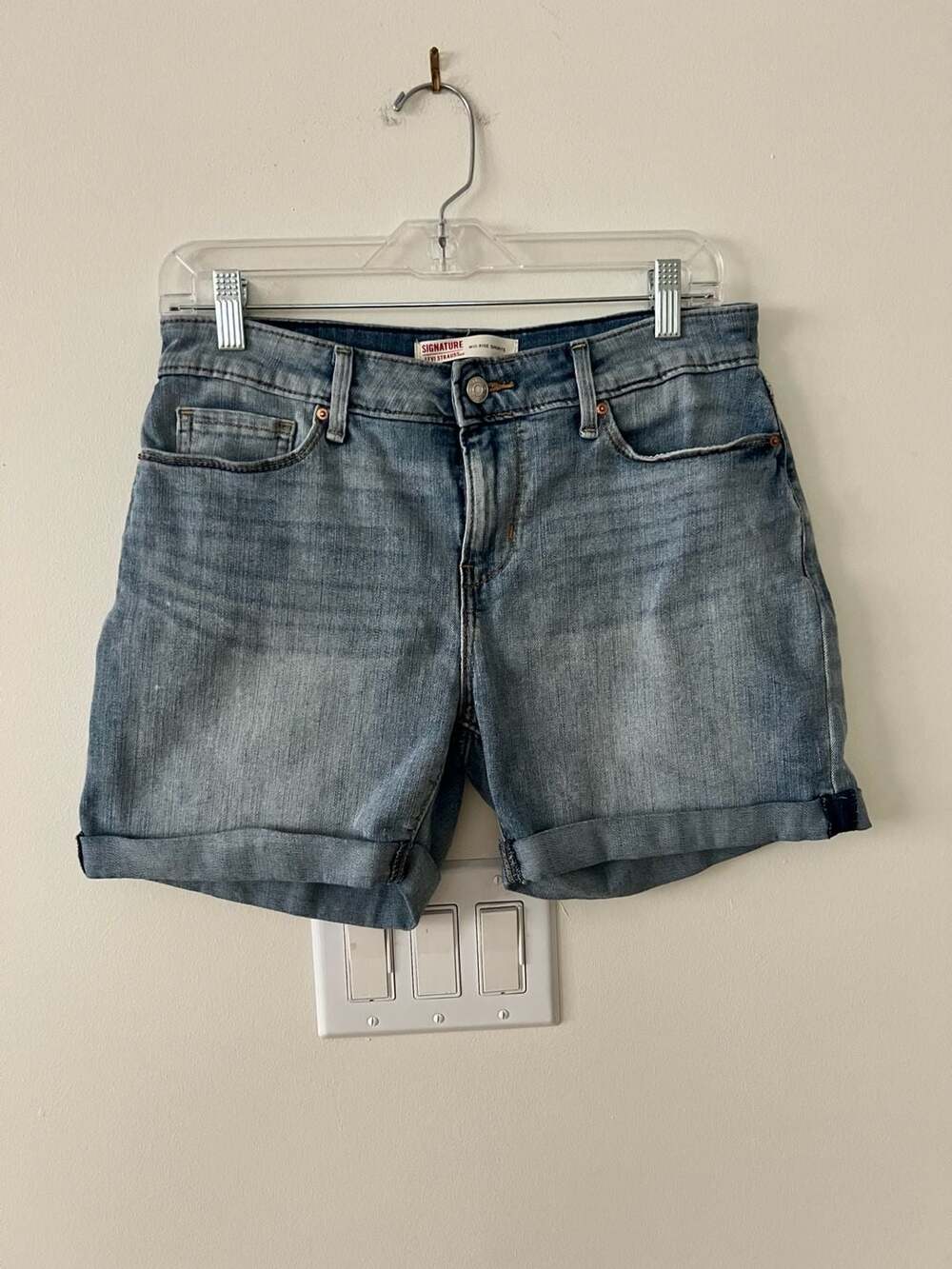 Signature by Levi Strauss & Co. Mid-Rise Cuffed Zipper Fly Denim Shorts Size 6
